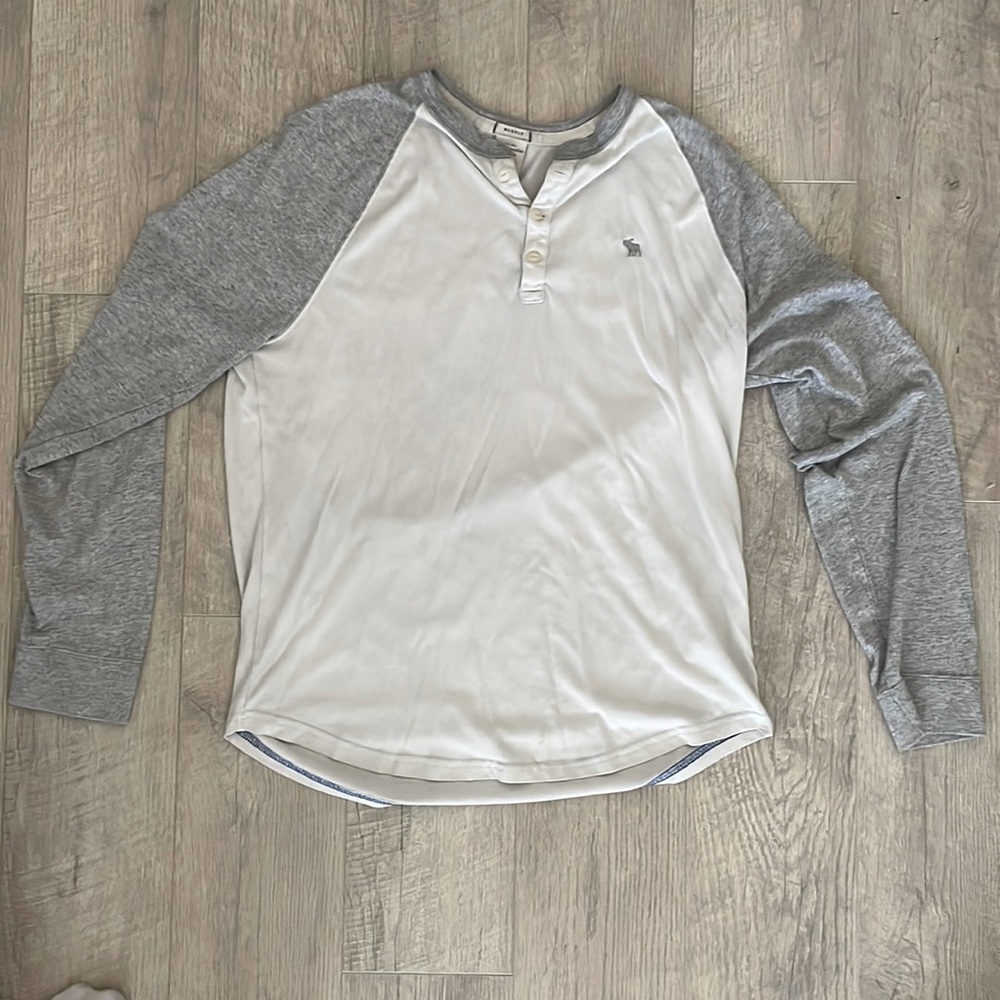 American Eagle Henley - Muscle Fit Curved Hem